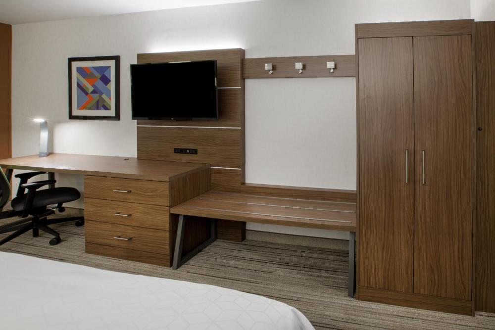 Standard Room with Two Queen Beds interior